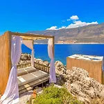 Atalante Hotel 2*