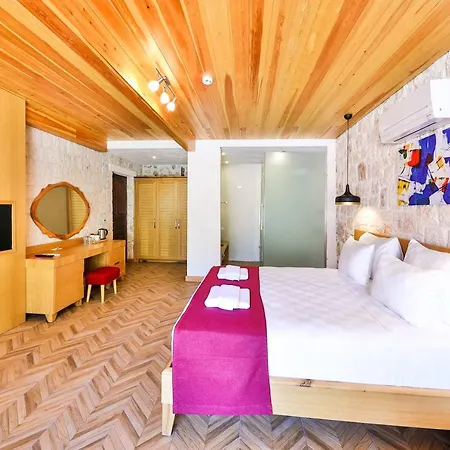 Ξενοδοχείο Atalante 2*